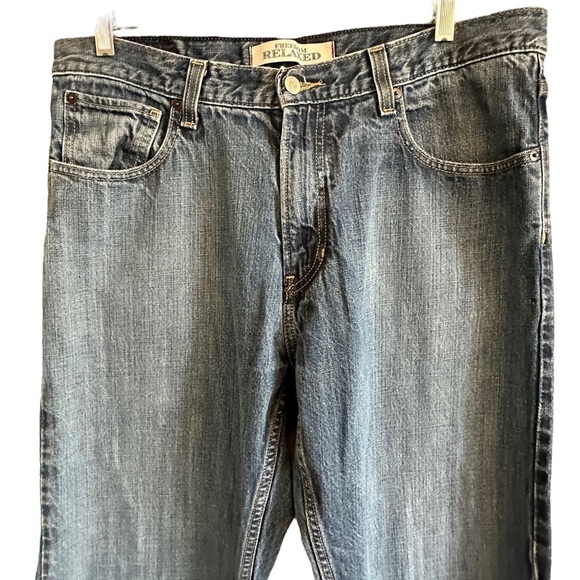 Tommy Hilfiger Men's Freedom Relaxed Jeans Blue Denim Sz 36 x 34 - Picture 2 of 14